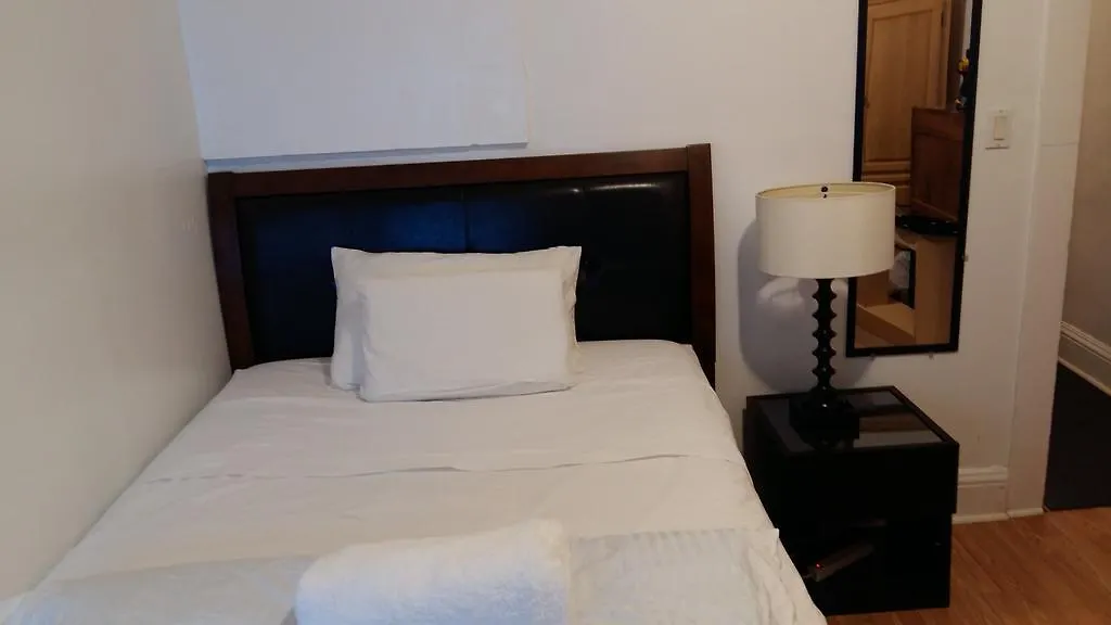 Toronto Little Italy Guest House
